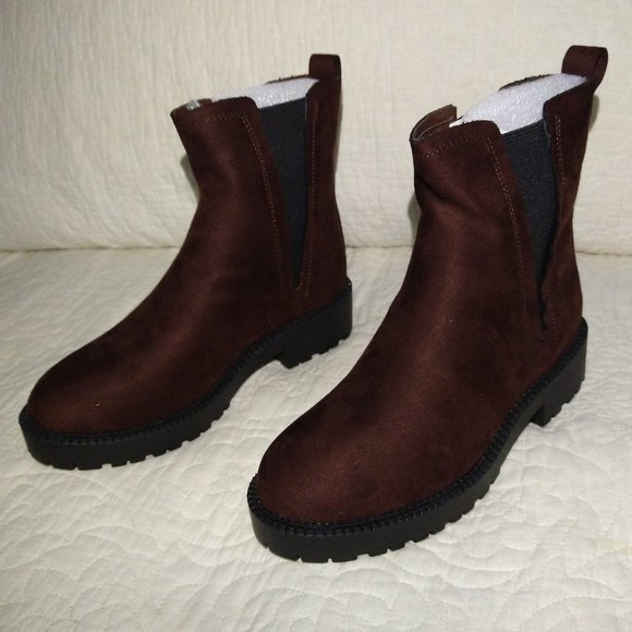 Best Seller LPCBDEE Classic Chelsea Boots Slip On - Picture 2 of 7